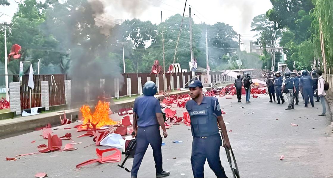 গোপালগঞ্জে এনসিপির সমাবেশ ঘিরে ভয়াবহ সংঘর্ষ : ৪ জন নিহত, ১৪৪ ধারা ও ২২ ঘণ্টার কারফিউ